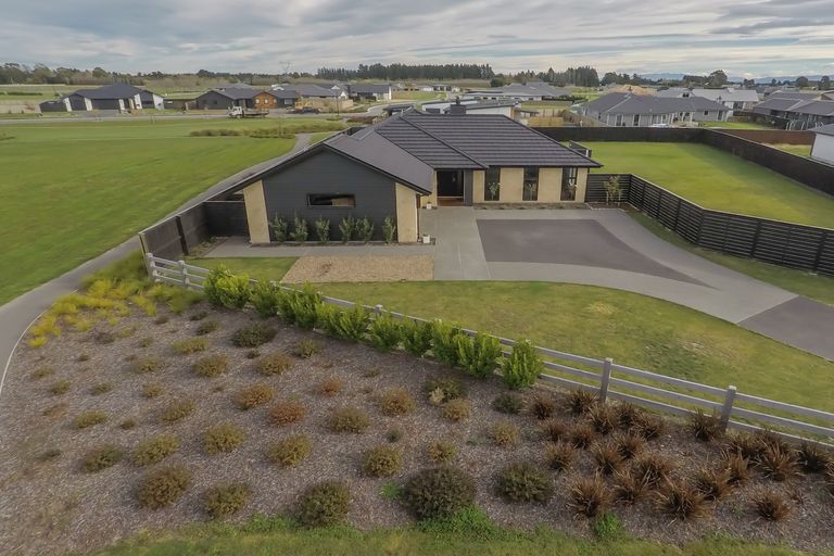 Photo of property in 26 Glenfinnan Place, West Melton, 7618