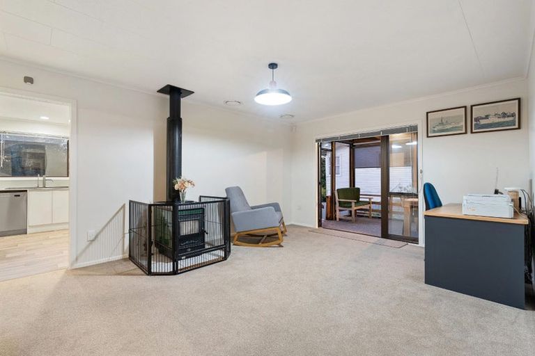 Photo of property in 76 Stanley Road, Glenfield, Auckland, 0629