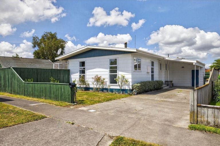 Photo of property in 4 Rhodes Drive, Kelvin Grove, Palmerston North, 4414