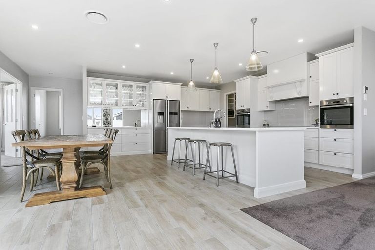 Photo of property in 129 Saint Kilda Road, Cambridge, 3434