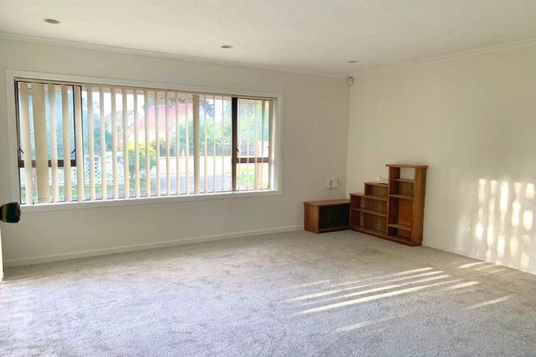 Photo of property in 26 Swanson Road, Henderson, Auckland, 0610