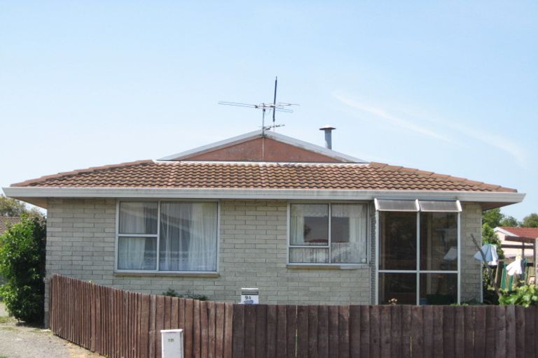 Photo of property in 1/9 Leonie Place, Aranui, Christchurch, 8061