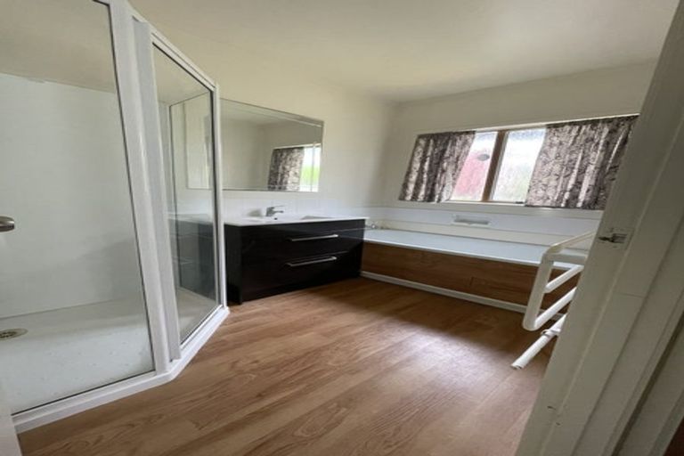 Photo of property in 14 Teviot Place, Totara Vale, Auckland, 0629