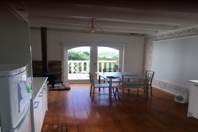 Photo of property in 37 Makiri Street, Helensville, 0800