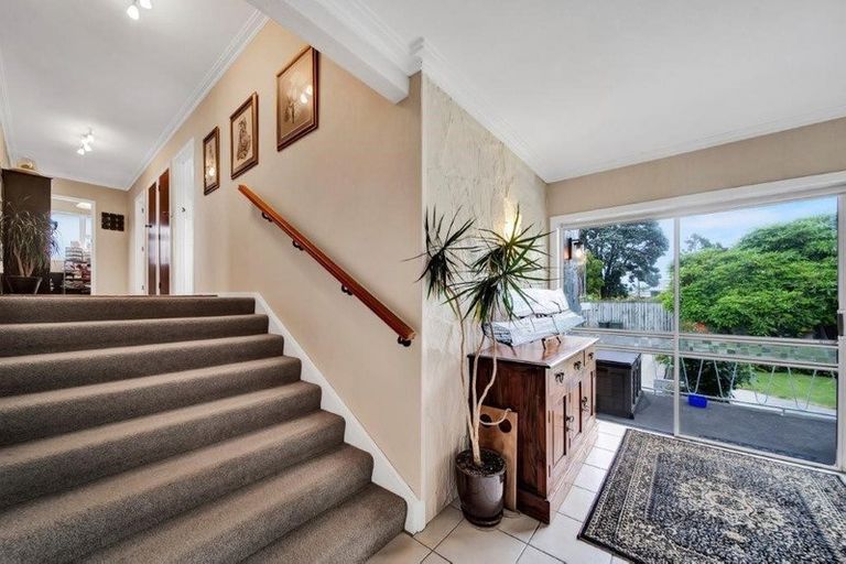 Photo of property in 17 Dives Avenue, Hawera, 4610