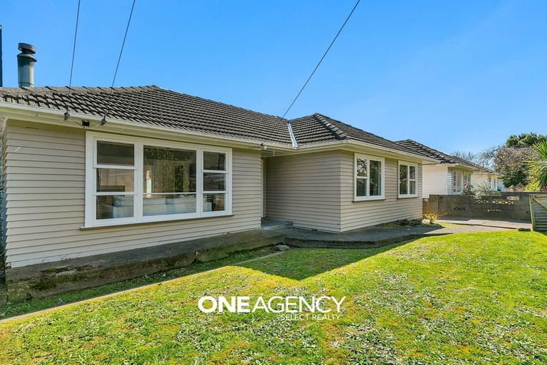 Photo of property in 90 Wood Street, Wainuiomata, Lower Hutt, 5014