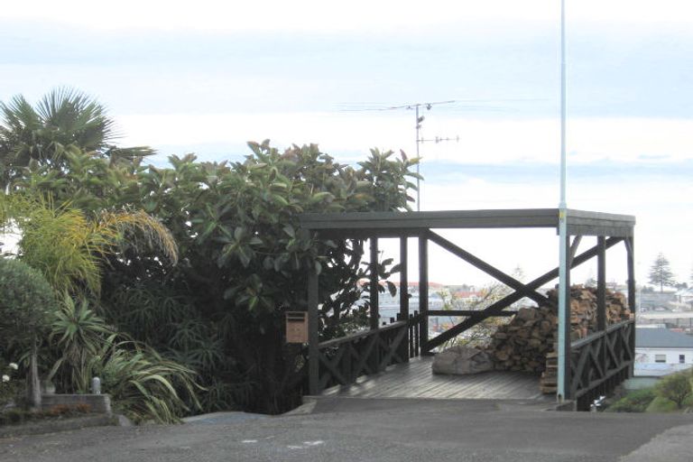 Photo of property in 32 Parade Street, Hospital Hill, Napier, 4110