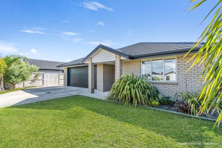 Photo of property in 11 Kaurinui Crescent, One Tree Point, 0118