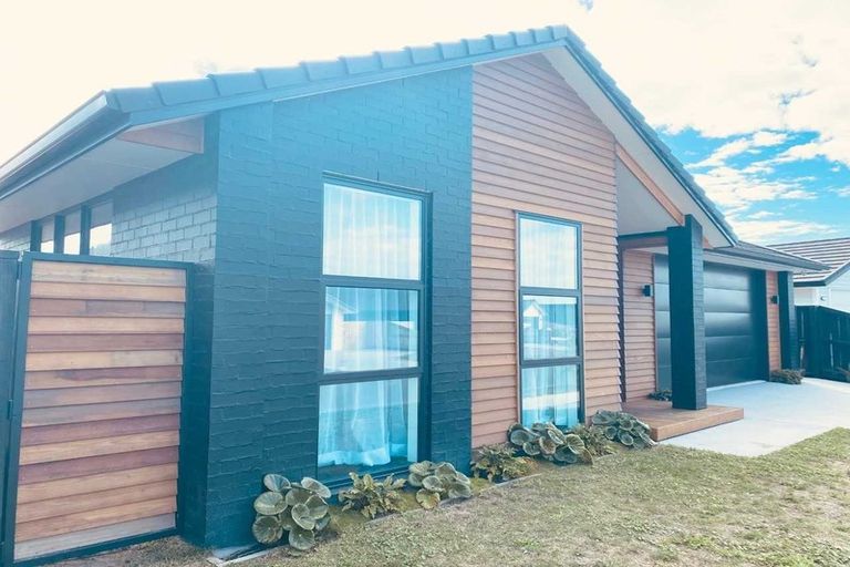 Photo of property in 31 Kotiate Street, Papamoa Beach, Papamoa, 3118