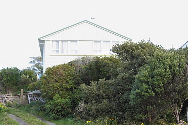 Photo of property in 30 Ruskin Road, Newlands, Wellington, 6037