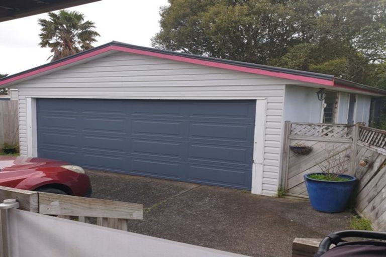 Photo of property in 24 Beach Road, Glenbrook, Waiuku, 2681