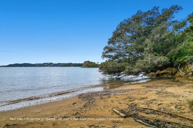 Photo of property in 20 Pomare Avenue, Russell, 0272