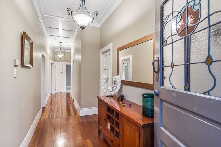Photo of property in 13a Rodney Road, Northcote Point, Auckland, 0627