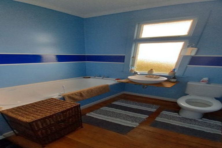 Photo of property in 19 Main Road, Tuatapere, 9620