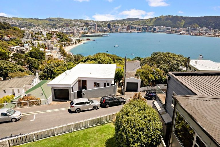 Photo of property in 49 The Crescent, Roseneath, Wellington, 6011