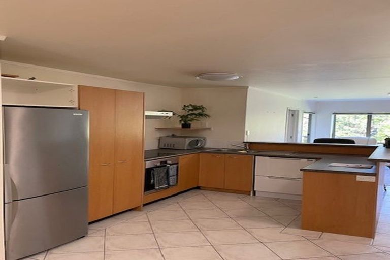 Photo of property in The Haven, 9/120 Beach Haven Road, Beach Haven, Auckland, 0626
