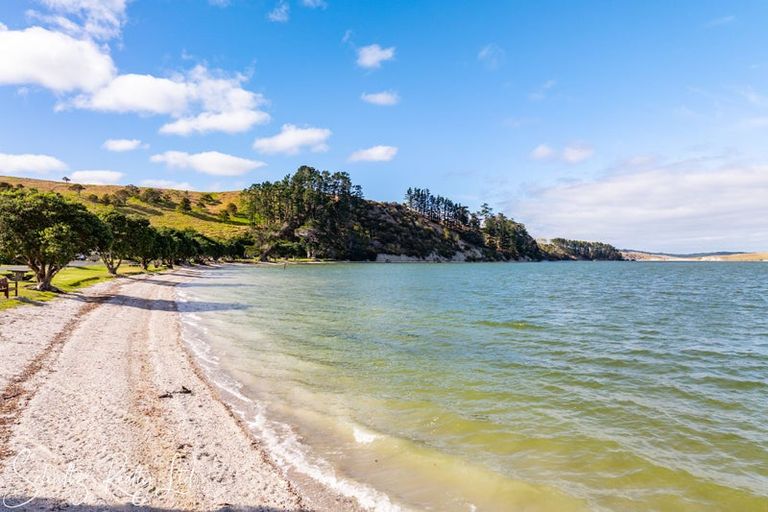 Photo of property in 1 Rigby Street, Whakapirau, 0583