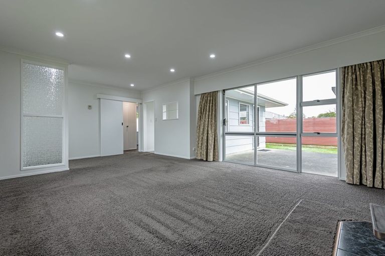 Photo of property in 10 Hollows Crescent, Takaro, Palmerston North, 4412