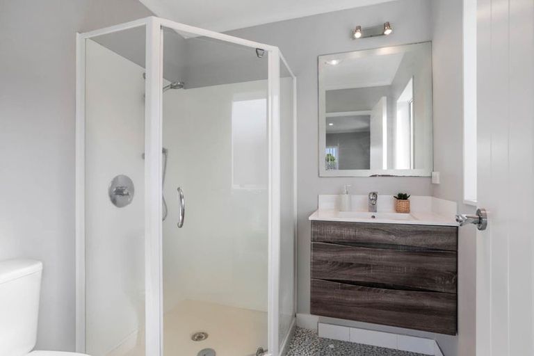 Photo of property in 20a Karamu Street, Te Atatu Peninsula, Auckland, 0610