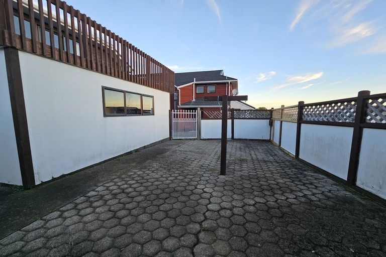 Photo of property in 22 Rangitane Street, Maupuia, Wellington, 6022