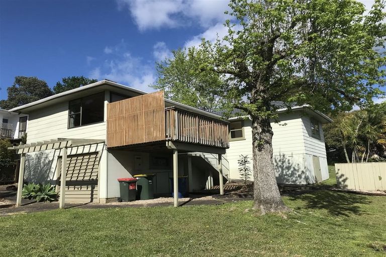 Photo of property in 10 Havelle Avenue, Titirangi, Auckland, 0604