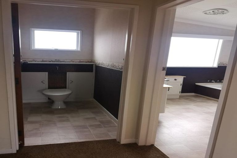 Photo of property in 5 Belgrave Place, Awapuni, Palmerston North, 4412
