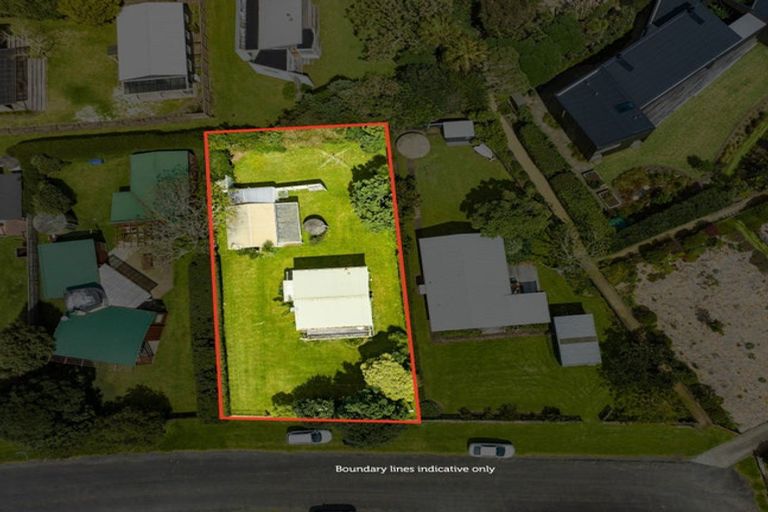 Photo of property in 11 Ringer Avenue, Matapouri, Whangarei, 0173