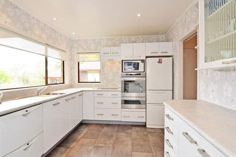 Photo of property in 14 Wairata Place, Te Atatu South, Auckland, 0610