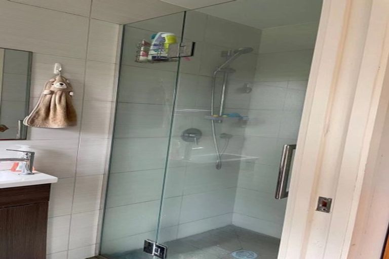 Photo of property in 4 Seaton Road, Murrays Bay, Auckland, 0630