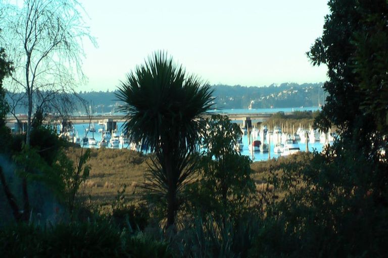 Photo of property in 109a Roberts Road, Te Atatu South, Auckland, 0610