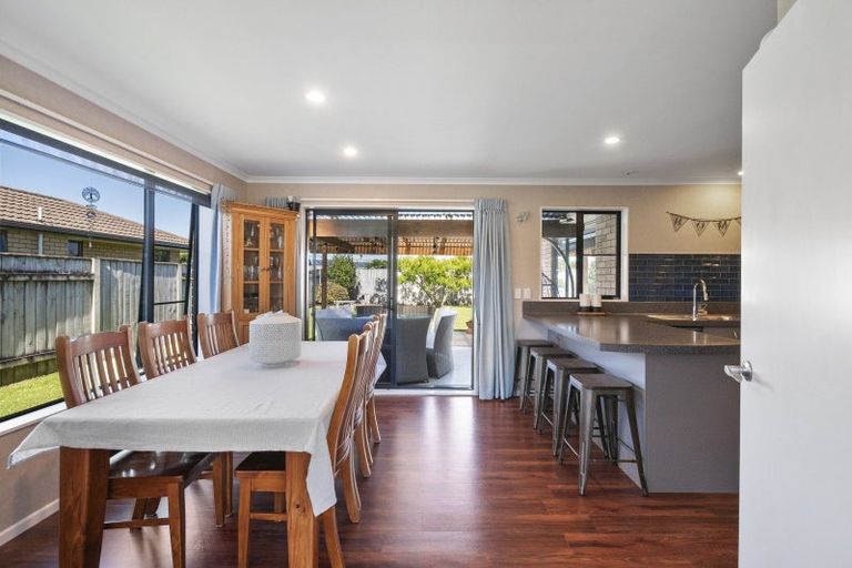 Photo of property in 36 Geneva Terrace, Kelvin Grove, Palmerston North, 4414