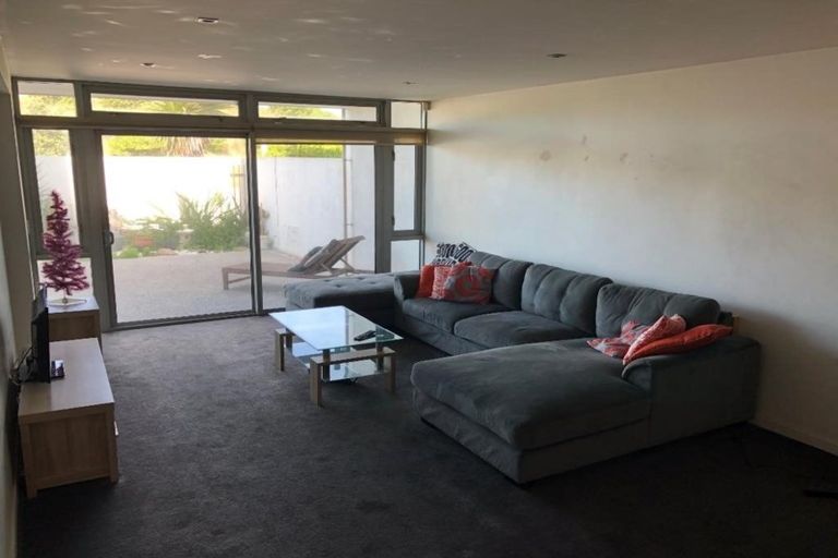 Photo of property in 2/272 Marine Parade, New Brighton, Christchurch, 8061