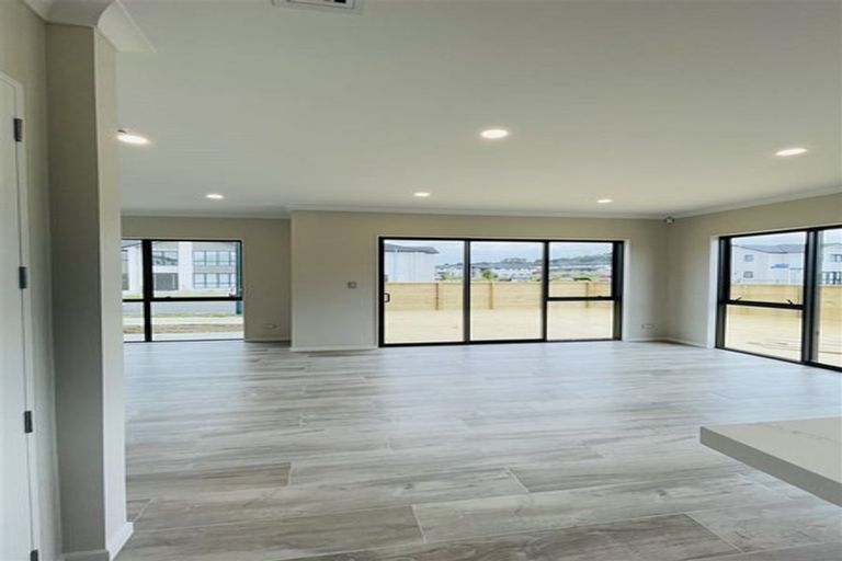 Photo of property in 111 Valderama Drive, Flat Bush, Auckland, 2019