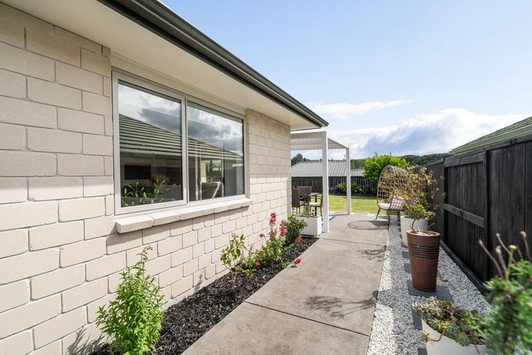 Photo of property in 14 Rochfort Crescent, Pyes Pa, Tauranga, 3112