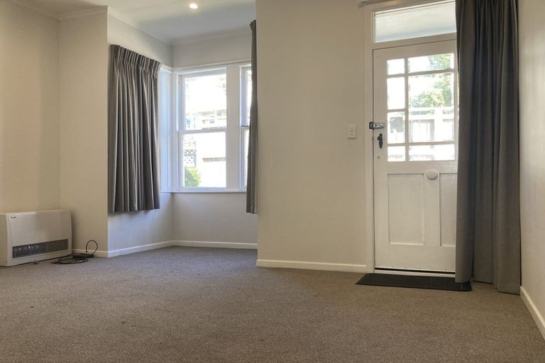 Photo of property in 17 Queens Drive, Kilbirnie, Wellington, 6022