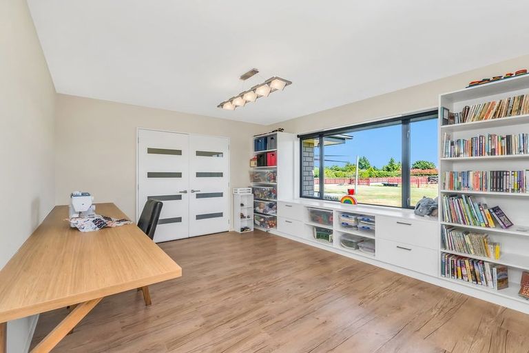 Photo of property in 9 Thorndon Close, Kirwee, Darfield, 7571