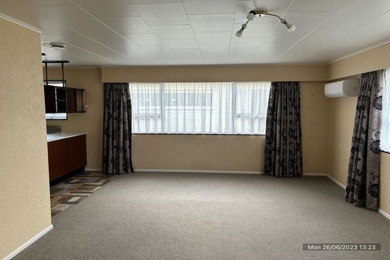 Photo of property in 10 Cambridge Street, Pahiatua, 4910