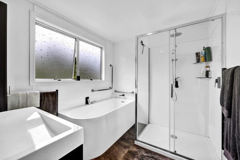 Photo of property in 20 Dudley Road Lower, Inglewood, 4386