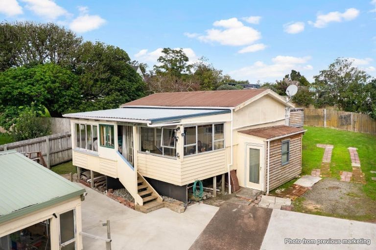 Photo of property in 4 Brian Crescent, Stanmore Bay, Whangaparaoa, 0932