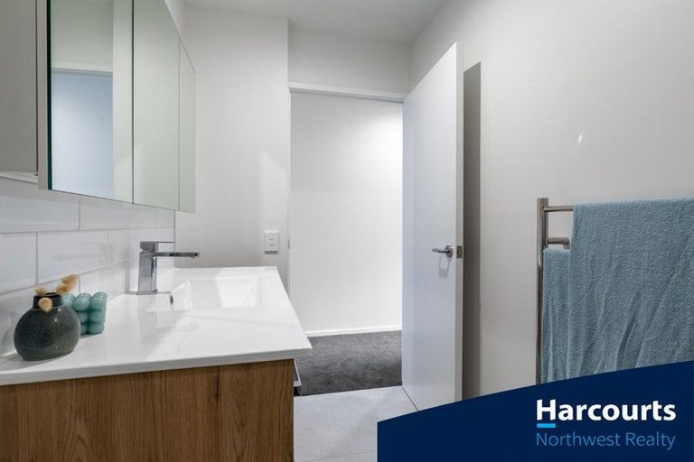 Photo of property in 4 Tuputupu Drive, Kumeu, 0810