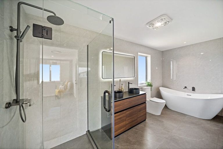 Photo of property in 1 Ritetai Street, Clarks Beach, 2122