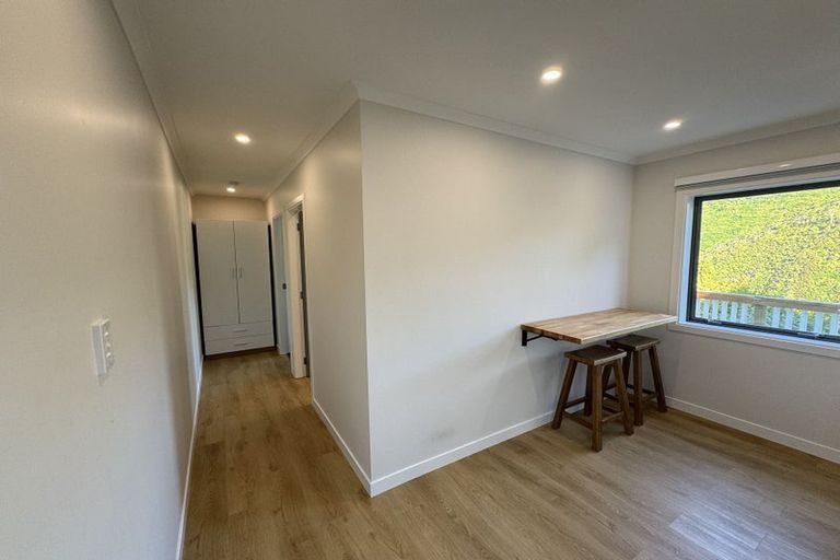 Photo of property in 12 Cromwell Point, Newlands, Wellington, 6037