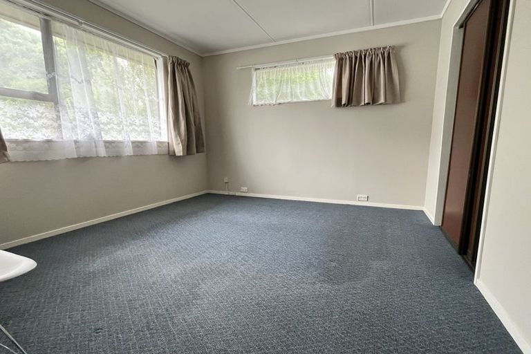Photo of property in 201a Newlands Road, Newlands, Wellington, 6037