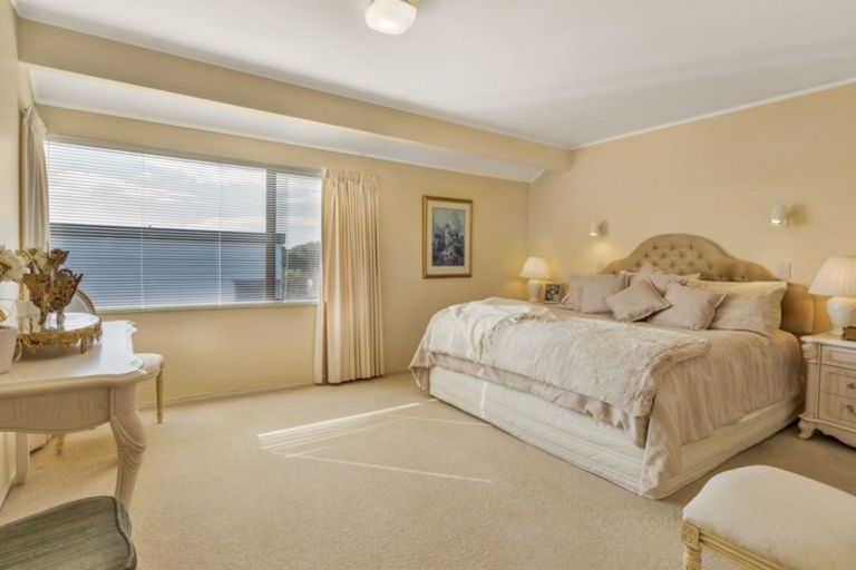Photo of property in 2/20 Takutai Avenue, Bucklands Beach, Auckland, 2012