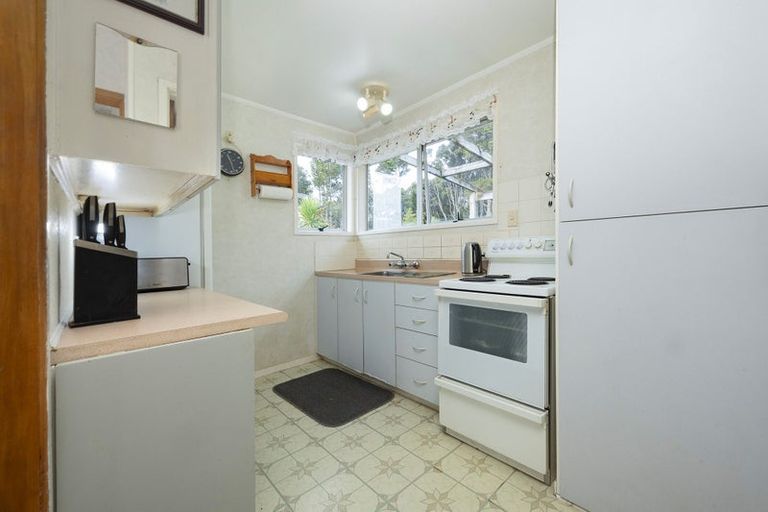 Photo of property in 10 Stallard Place, Glen Eden, Auckland, 0602