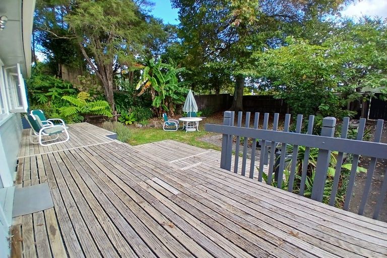 Photo of property in 54 Derwent Crescent, Titirangi, Auckland, 0604
