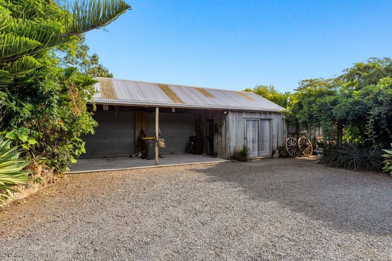 Photo of property in 233 Waihoehoe Road, Drury, 2577
