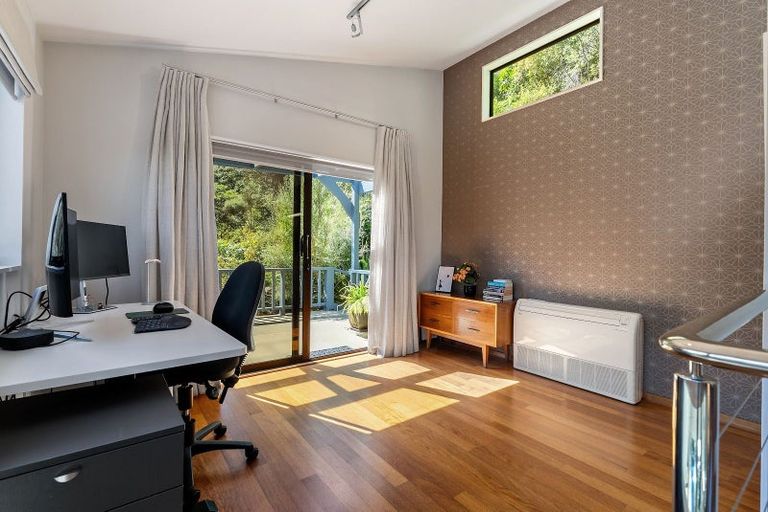 Photo of property in 136 Cheviot Road, Lowry Bay, Lower Hutt, 5013