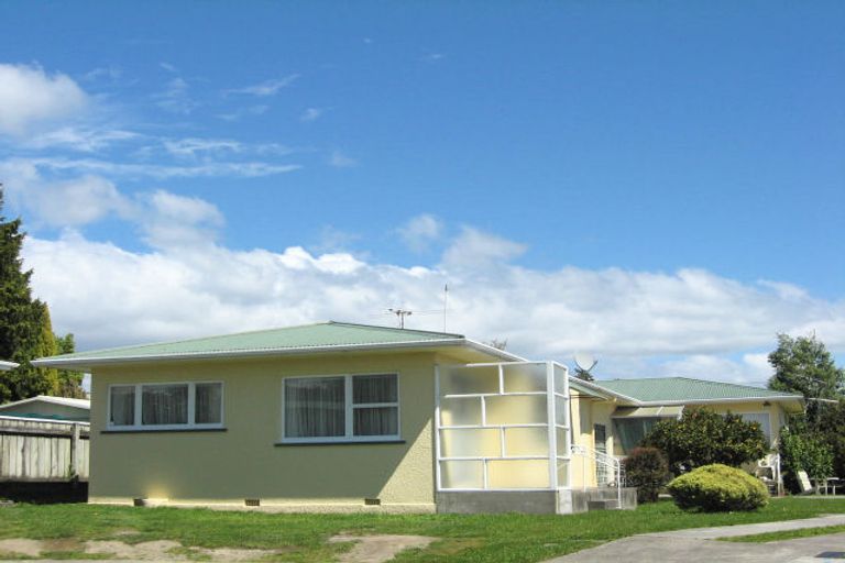 Photo of property in 2/7 Lichfield Street, Stoke, Nelson, 7011