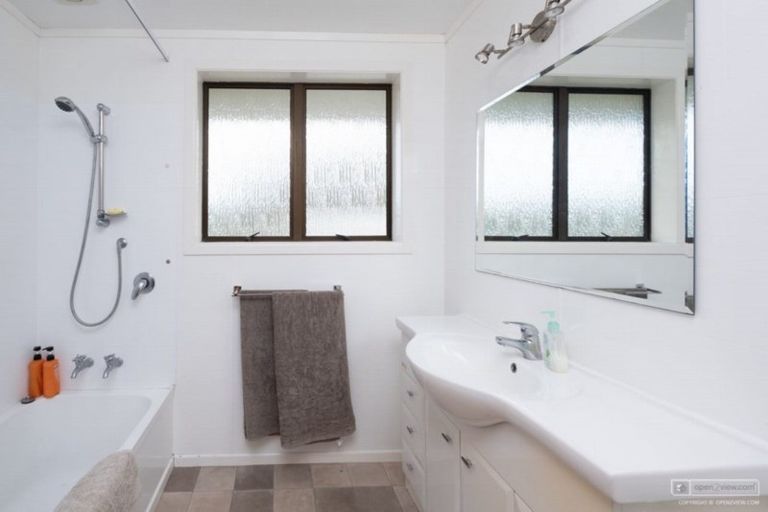 Photo of property in 25 Chartwell Drive, Eltham, 4322